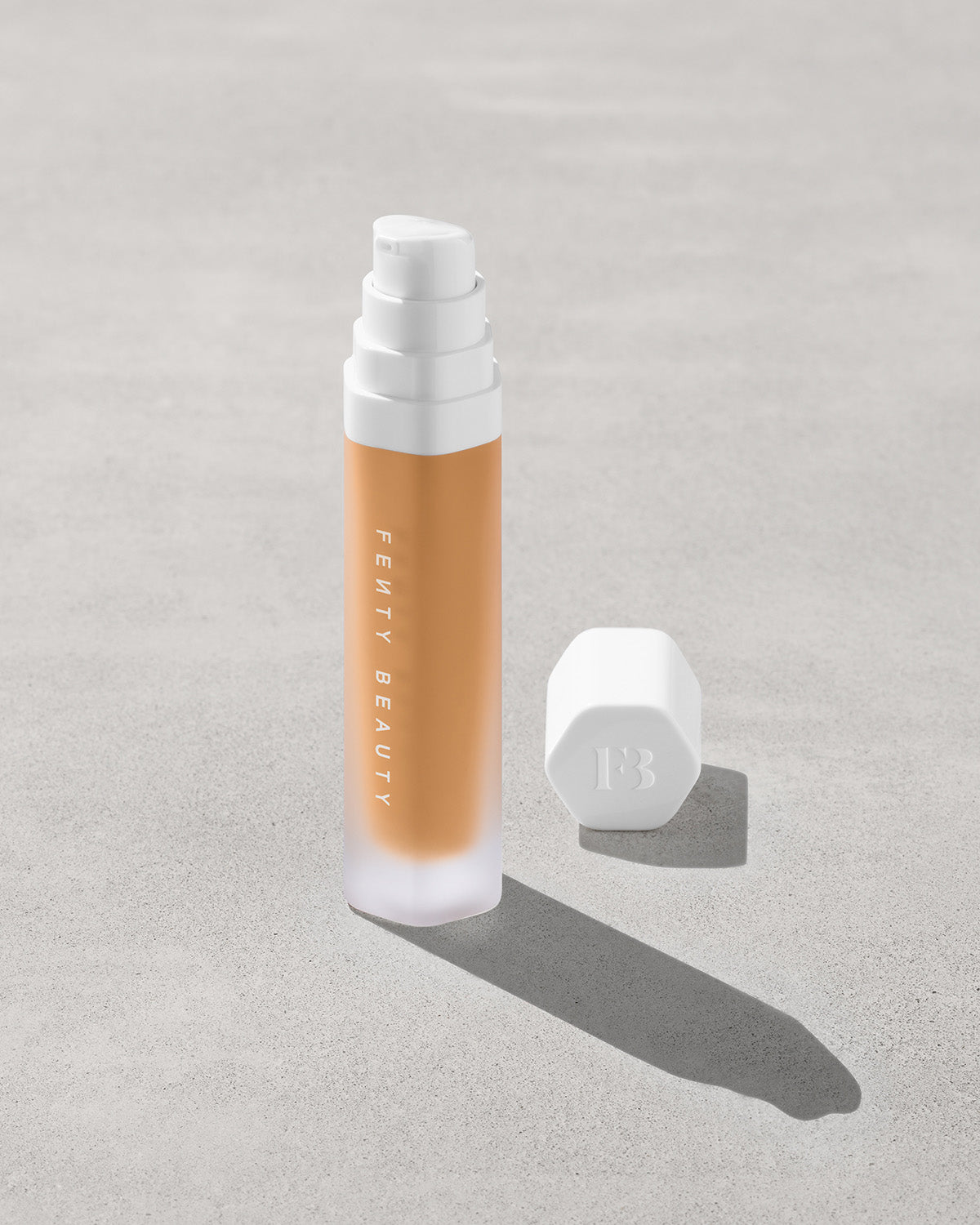 Soft'lit Naturally Luminous Longwear Foundation — 330